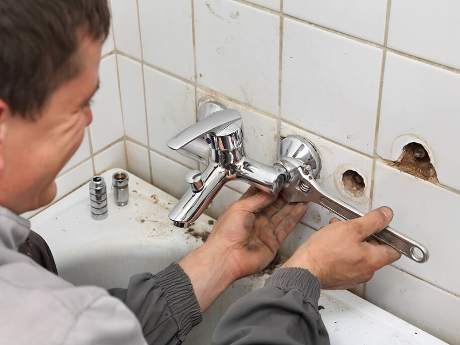 https://www.sigma-abriss.de/wp-content/uploads/2024/05/sigma_planung_sanitaerdemontage.jpg